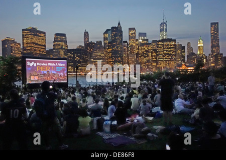 Cinéma en plein air à Brooklyn Bridge park Banque D'Images