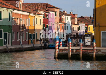 Burano, Venise - station d'essence pour les bateaux sur l'île de Burano, dans la lagune de Venise, Italie Banque D'Images