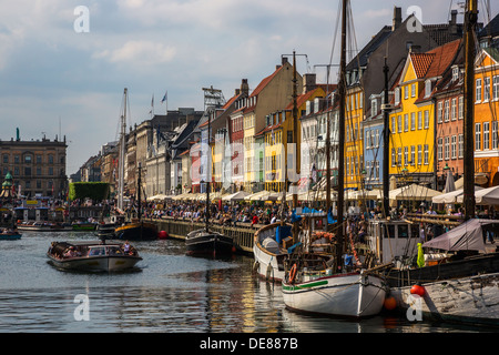 Copenhague, Danemark, le farbenforhen Haeuserfassaden à Nyhavn Banque D'Images