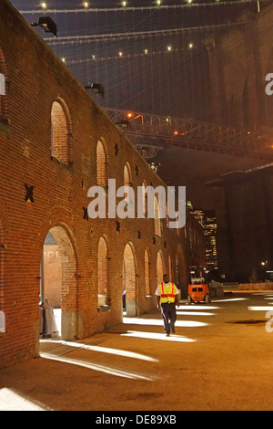 Pont de Brooklyn New York City DUMBO warehouse Banque D'Images