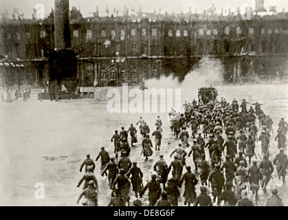 D'assaut le palais d'hiver le 25 octobre, 1917 (tiré du film 'Octobre 1927'). Banque D'Images