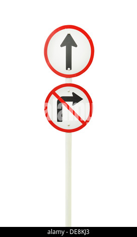 Allez-y le chemin ,en avant de signer et de ne pas tourner à droite signe sur fond blanc (avec chemin de détourage) Banque D'Images