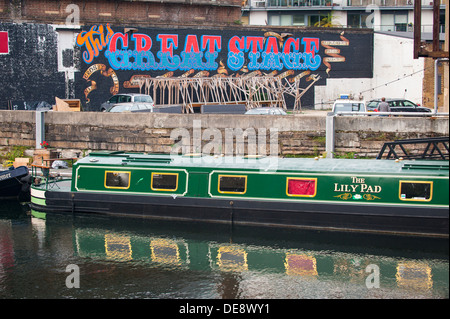 East End Londres Hackney Wick couper l'Île Poisson Rivière Lee vieille Ford Lock Hertford Union Canal La feuille de nénuphar péniche Le Grand Stade, Crosby Stills Nash Banque D'Images