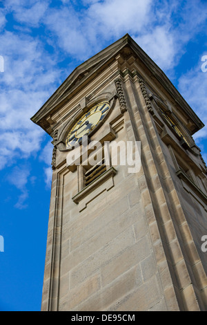 Clock Tower memorial à Jephson Gardens, Royal Leamington Spa. Construit en 1925, dédiée à l'ancien maire Alderman William Davis. Banque D'Images