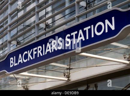 La station de métro Blackfriars signe. Banque D'Images