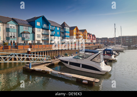 Logement coloré entourant l'évolution de la Marina d'Exmouth, Devon, England, UK Banque D'Images