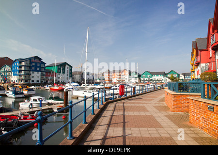 Logement coloré entourant l'évolution de la Marina d'Exmouth, Devon, England, UK Banque D'Images