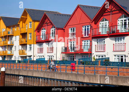 Logement coloré entourant l'évolution de la Marina d'Exmouth, Devon, England, UK Banque D'Images