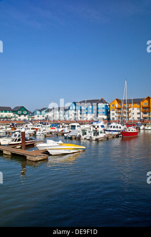 Logement coloré entourant l'évolution de la Marina d'Exmouth, Devon, England, UK Banque D'Images