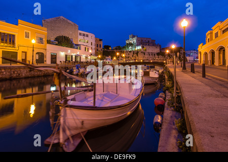 Nuit sur le vieux port de Ciutadella, Minorque ou Minorque, Iles Baléares, Espagne Banque D'Images