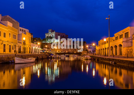 Nuit sur le vieux port de Ciutadella, Minorque ou Minorque, Iles Baléares, Espagne Banque D'Images