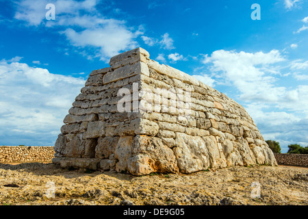 Naveta des Tudons megalithic chamber tombeau, Minorque ou Minorque, Iles Baléares, Espagne Banque D'Images