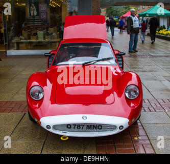 Solihull, Royaume-Uni . 14e Août, 2013. Classic Car Show à Mell Square à Solihull Royaume-uni divers classic cars sur show Crédit : Steven re/Alamy Live News Banque D'Images