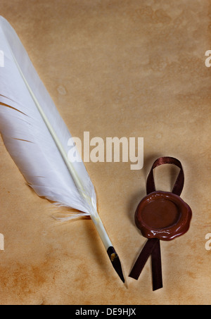 Vieux papier, ancienne parchemin avec sceau en cire et plume Banque D'Images