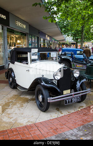 Solihull, Royaume-Uni . 14e Août, 2013. Classic Car Show à Mell Square à Solihull Royaume-uni divers classic cars sur show Crédit : Steven re/Alamy Live News Banque D'Images