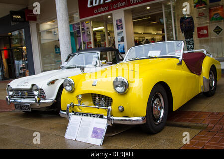 Solihull, Royaume-Uni . 14e Août, 2013. Classic Car Show à Mell Square à Solihull Royaume-uni divers classic cars sur show Crédit : Steven re/Alamy Live News Banque D'Images