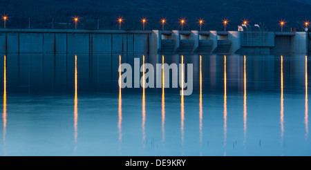 Feux d'un barrage au coucher du soleil de Bellus swamp à Valence, Valence, Espagne, Europe Banque D'Images