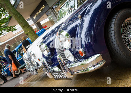 Solihull, Royaume-Uni . 14e Août, 2013. Classic Car Show à Mell Square dans Solihiull UK divers classic cars sur show Crédit : Steven re/Alamy Live News Banque D'Images