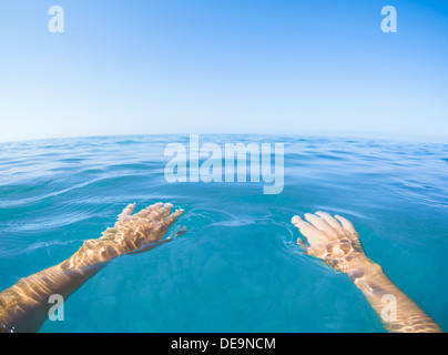 Bleu mer vue de première personne Banque D'Images