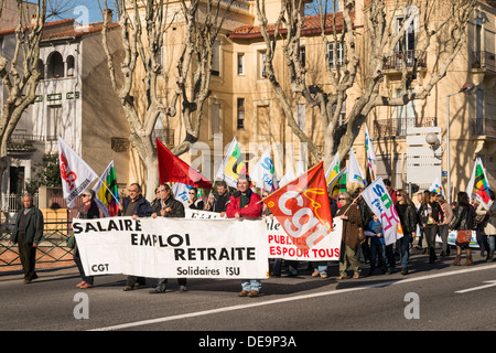 Foule manifestant contre les mesures d'austérité du gouvernement, Perpignan, Pyrénées-Orientales, Languedoc-Roussillon,