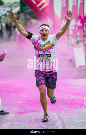 Dulux Color Run a lieu à Brighton, Sussex, UK. Connu comme le plus beau 5k sur la planète. Banque D'Images
