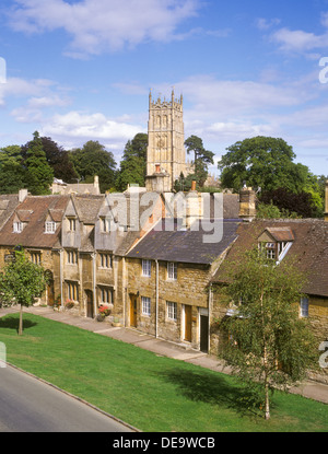 High Street et St James Church dans la ville de Chipping Campden Cotswolds, Gloucestershire, Royaume-Uni Banque D'Images