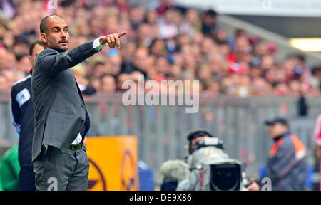 Munich, Allemagne. 14e Août, 2013. L'entraîneur-chef de Munich Pep Guardiola réagit au cours de la Bundesliga match entre FC Bayern Munich et Hannover 96 à Munich, Allemagne, 14 septembre 2013. Photo : Marc Mueller/dpa/Alamy Live News Banque D'Images
