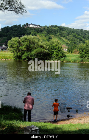 Voir Kleinheubach vers Grossheubach et Engelberg monastère, Main, Bavière, Allemagne Banque D'Images