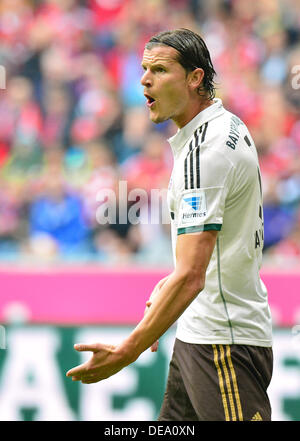 Munich, Allemagne. 14e Août, 2013. Daniel van Buyten Munich réagit au cours de la Bundesliga match entre FC Bayern Munich et Hannover 96 à Munich, Allemagne, 14 septembre 2013. Munich a gagné avec un 2:0. Photo : Marc Mueller/dpa/Alamy Live News Banque D'Images