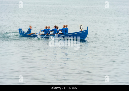 Bateau à rames traditionnelles(s) dans les Îles Féroé Banque D'Images