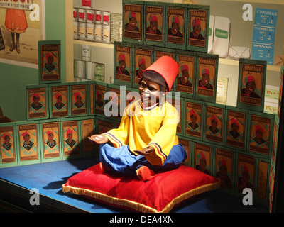 Le Musée des automates en France présente une collection variée d’automates mécaniques et des expositions mettant en valeur l’évolution des jouets mécaniques et des robots au fil du temps. Banque D'Images