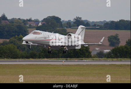 Groupe Ameriforge LearJet 60 N945GS arrivant à l'aéroport de London-Luton LTN Banque D'Images