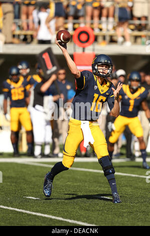 Berkeley, CA, USA. 14e Août, 2013. 14 Septembre 2013 : Jared Goff du cal Bears pendant une perte 52-34 à l'Ohio St. à Buckeyes California Memorial Stadium à Berkeley, Californie. © csm/Alamy Live News Banque D'Images