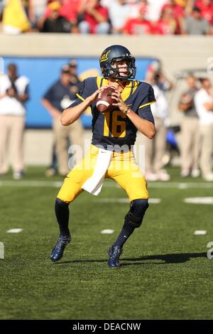 Berkeley, CA, USA. 14e Août, 2013. 14 Septembre 2013 : Jared Goff du cal Bears pendant une perte 52-34 à l'Ohio St. à Buckeyes California Memorial Stadium à Berkeley, Californie. © csm/Alamy Live News Banque D'Images