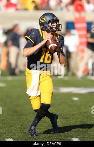 Berkeley, CA, USA. 14e Août, 2013. 14 Septembre 2013 : Jared Goff du cal Bears pendant une perte 52-34 à l'Ohio St. à Buckeyes California Memorial Stadium à Berkeley, Californie. © csm/Alamy Live News Banque D'Images