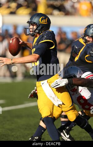 Berkeley, CA, USA. 14e Août, 2013. 14 Septembre 2013 : Jared Goff du cal Bears pendant une perte 52-34 à l'Ohio St. à Buckeyes California Memorial Stadium à Berkeley, Californie. © csm/Alamy Live News Banque D'Images