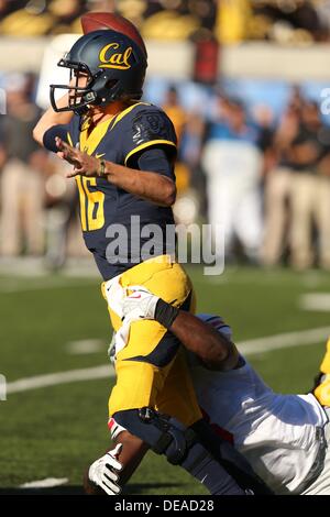 Berkeley, CA, USA. 14e Août, 2013. 14 Septembre 2013 : Jared Goff du cal Bears pendant une perte 52-34 à l'Ohio St. à Buckeyes California Memorial Stadium à Berkeley, Californie. © csm/Alamy Live News Banque D'Images