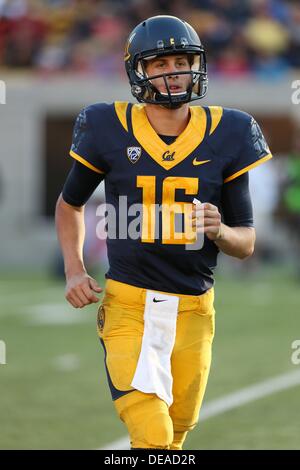 Berkeley, CA, USA. 14e Août, 2013. 14 Septembre 2013 : Jared Goff du cal Bears pendant une perte 52-34 à l'Ohio St. à Buckeyes California Memorial Stadium à Berkeley, Californie. © csm/Alamy Live News Banque D'Images