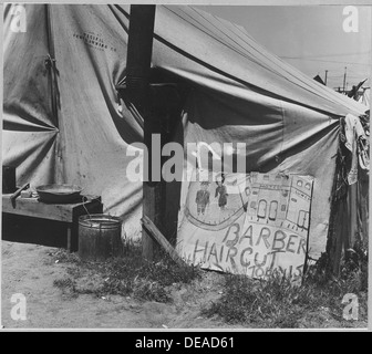 Edison, comté de Kern, en Californie. Close-up of barber shop dans les ramasseurs de pommes de terre de camp. Note . . . 521785 Banque D'Images