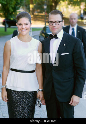 Stockholm, Suède. 14e Août, 2013. Crownprincess la Suède Victoria et le Prince Daniel arrivent pour le dîner du Gouvernement suédois Nordiska Museet tenue au à Stockholm, Suède, 14 septembre 2013, pour célébrer le Roi Carl Gustaf a 40 ans sur le trône. Photo : Patrick van Katwijk //dpa/Alamy Live News Banque D'Images