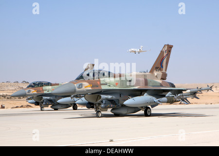 De l'air israélienne (IAF) F-16J Fighter jet sur le terrain Banque D'Images