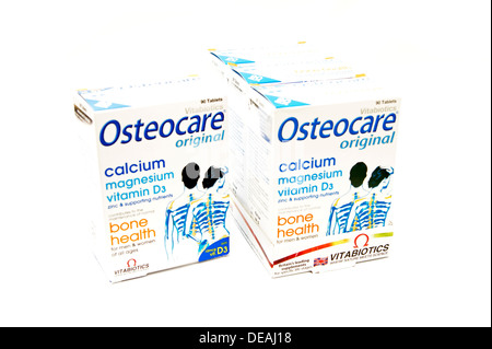 Comprimés Osteocare (calcium magnésium vitamine D zinc & soutenir nutriments pour lutter contre l'ostéoporose Banque D'Images