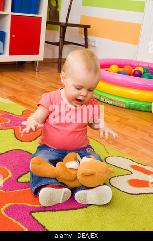 Bébé, 1 ans, jouant Banque D'Images