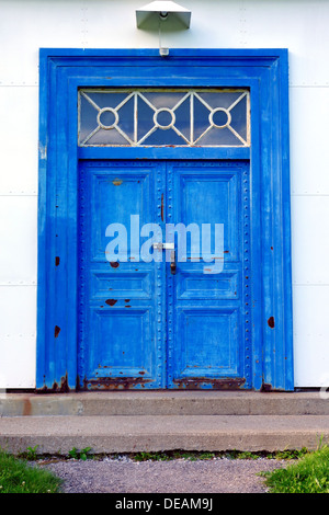 Vieille porte bleue à l'Observatoire David Dunlap à Richmond Hill, Canada Banque D'Images