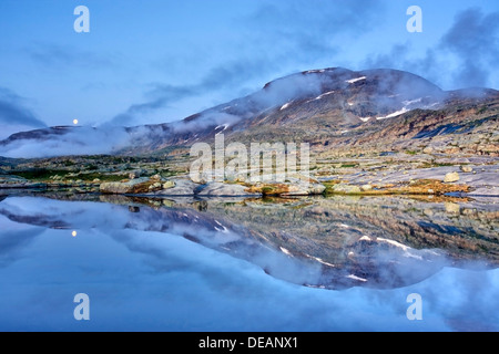 Rágotjåhkkå Ragotjahkka avec lagon, massiv en Rago National Park, comté de Nordland, Norvège, Scandinavie, Europe Banque D'Images