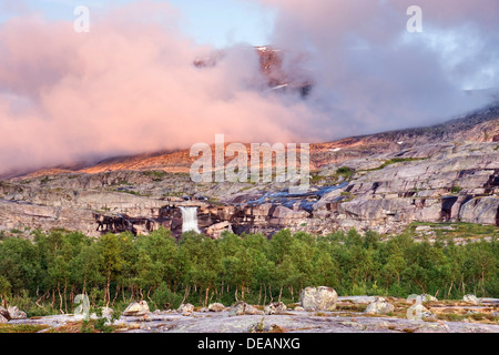 Paysage avec cascade en Rago National Park, comté de Nordland, Norvège, Scandinavie, Europe Banque D'Images