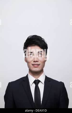 Businessman smiling, portrait, studio shot Banque D'Images