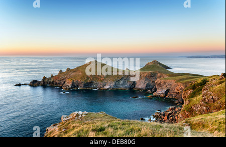 Les culottes sur la pointe Pentire sur la côte atlantique du Cornwall Banque D'Images