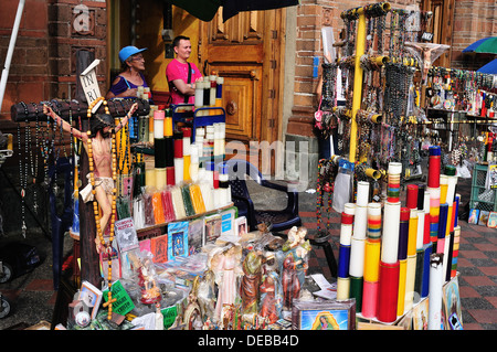 Boutique vendant des religieux dans l'église de San Jose - Centre de Medellin .Département d'Antioquia. Colombie Banque D'Images