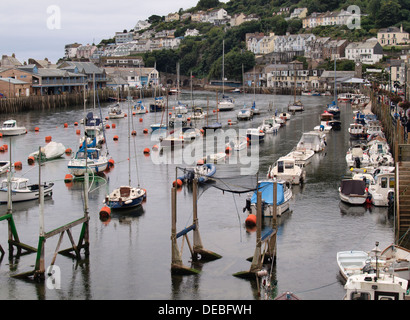 Bateaux amarrés à Looe, Cornwall, UK 2013 Banque D'Images